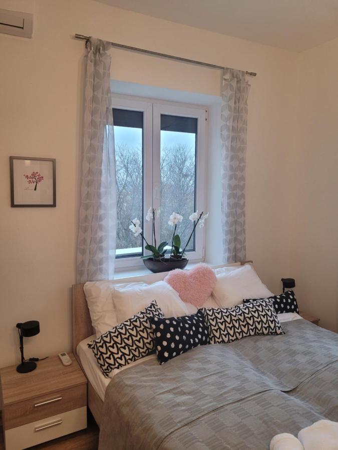Rose Apartment Печ Екстер'єр фото