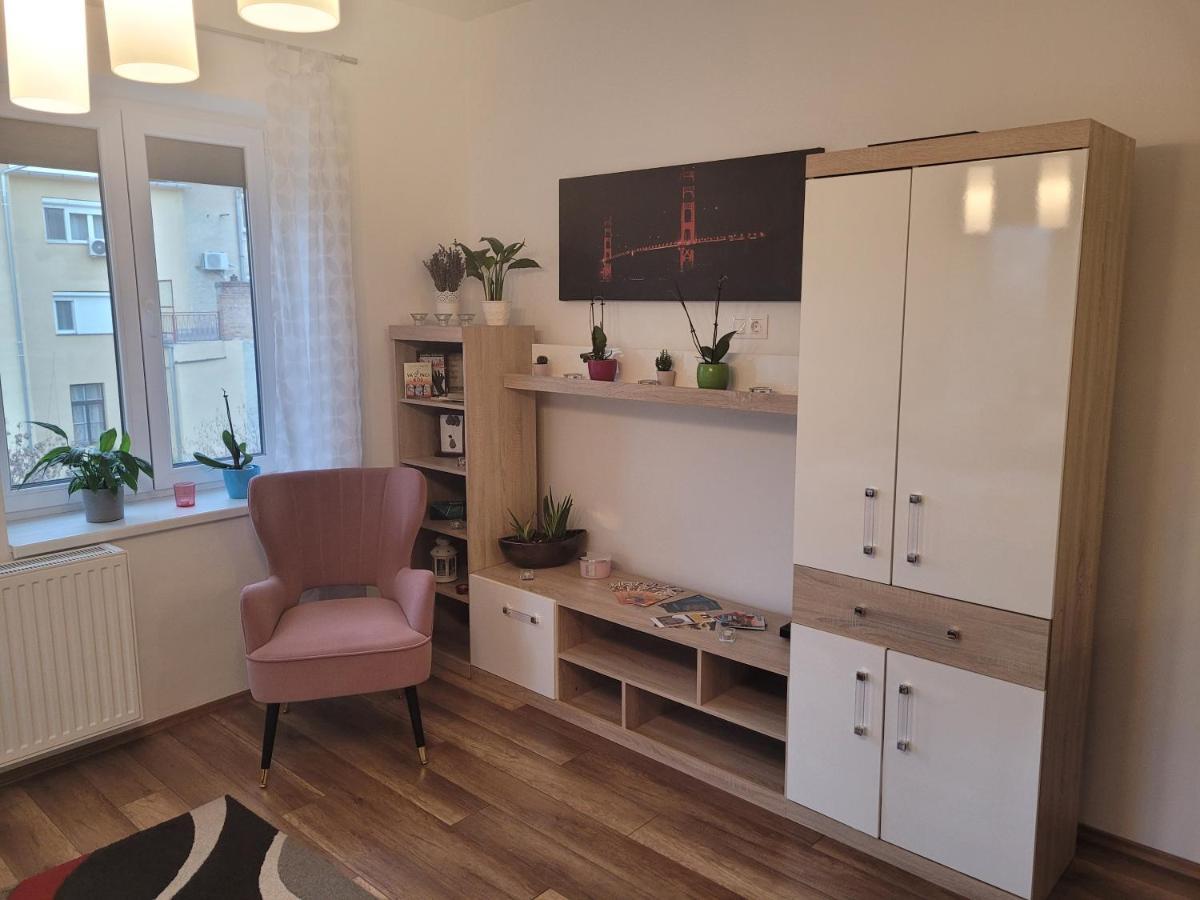 Rose Apartment Печ Екстер'єр фото