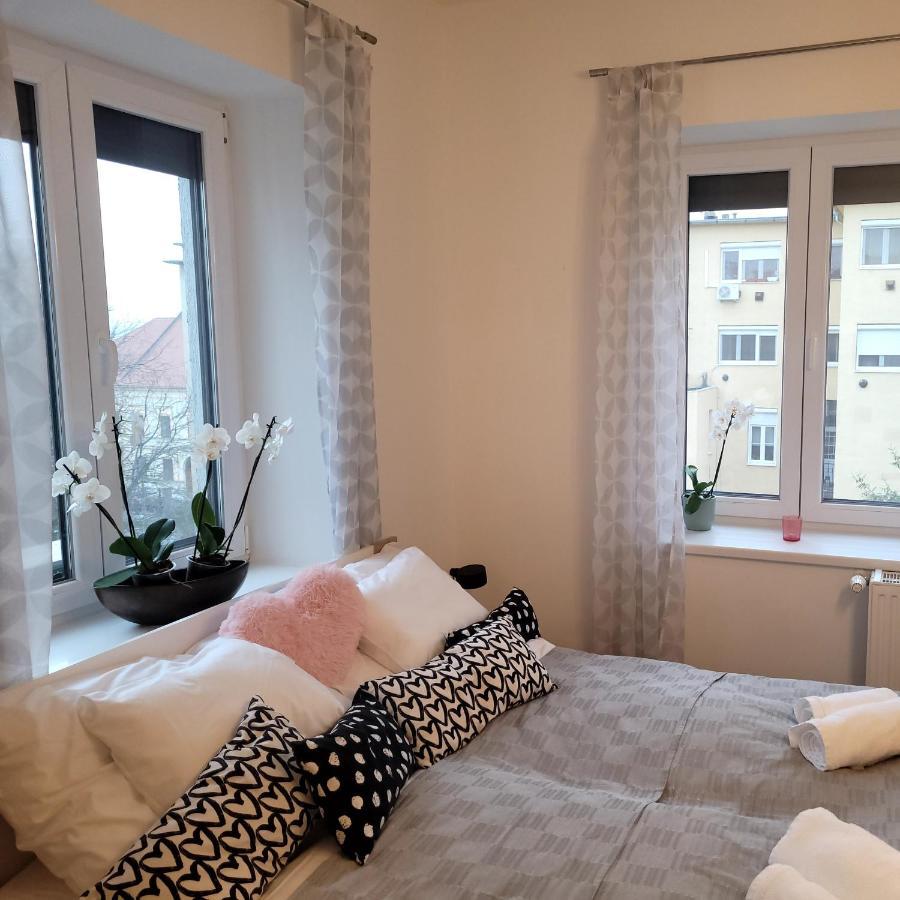 Rose Apartment Печ Екстер'єр фото
